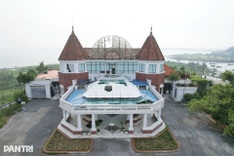 Abandoned Do Son casino lies in disrepair