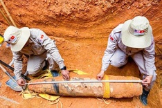 Large unexploded wartime bomb handled at Quang Tri airport