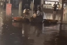 Thai Nguyen flooded again, residents use boats to travel