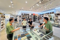 Thousands of fake luxury fashion items seized in Hanoi shops