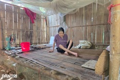 Elderly couple in Thai Nguyen seeks help for critically ill son