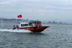 Military medical ship, patrol boats deployed 24/7 in Ha Long Bay