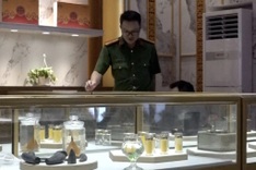 Nha Trang shop investigated for goods of unknown origin