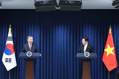 Vietnamese, RoK leaders brief media on outcomes of Seoul talks
