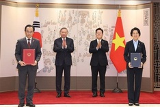 Party chief witnesses exchange of Vietnam-RoK cooperation documents