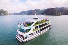 Quang Ninh suspends Halong Bay tours as tropical depression approaches