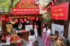 Hanoi parade views coffee shops in high demand