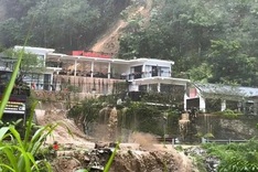 Floods sweep through Khau Pha Pass hotel, wiping out fish farms