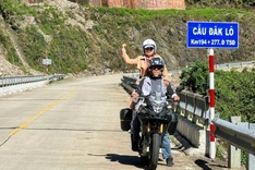 Elderly couple conquers 20 routes across Vietnam on motorbike