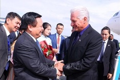 Top Cuban leader arrives in Hanoi, beginning state visit to Vietnam