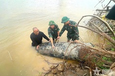 Hanoi safely removes two massive bombs near Long Bien Bridge