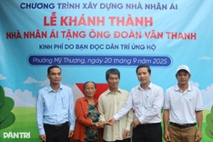 Hue elderly couple receives new home after decades in poverty