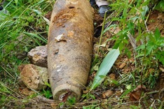 241kg bomb safely defused in Quang Tri stream