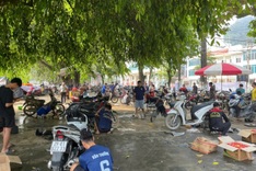 Fifty mechanics repair flood-damaged motorbikes for free in Tuyen Quang