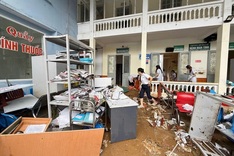 Staff carry patients to safety as flood hits Son La hospital