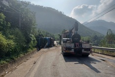 Two dead, five injured in Lao Cai passenger bus accident