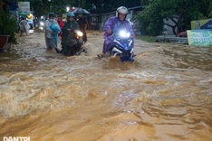 Central Vietnam braces for prolonged heavy rain as typhoon weakens