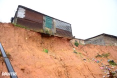 Residents evacuated from landslide-hit resettlement site in Lam Dong