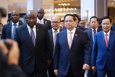 Vietnamese PM and South African President attend business forum in Hanoi