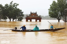 Floodwaters surround Hue Imperial Citadel
