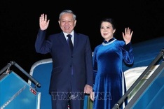 Party General Secretary leaves Hanoi for official visit to UK