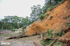 Landslides block mountain pass linking Dalat and Khanh Hoa coast