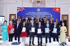 Party chief witnesses exchange of Vietnam-UK cooperation agreements