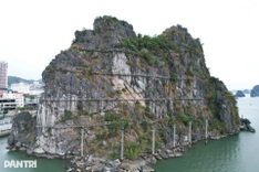 VND 140-billion damaged Ha Long Bay light system removed