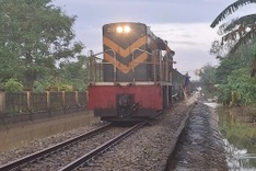 North-South railway resumes operations through Hue after flood disruption