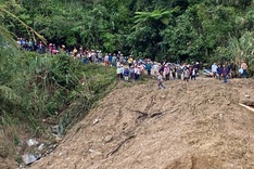 Landslide isolates more than 400 households in Quang Ngai