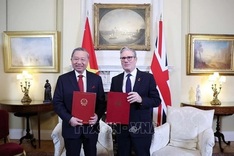 Vietnam and UK elevate bilateral relations to new heights