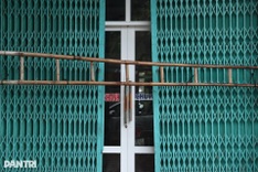 People in central Vietnam reinforce homes as Typhoon Kalmaegi nears