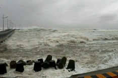 Typhoon Kalmaegi brings heavy rain and strong winds to central region