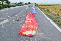 Woman prosecuted after blocking road to dry rice causes fatal crash