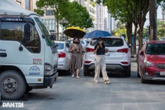 Pavement encroachment returns across central Hanoi