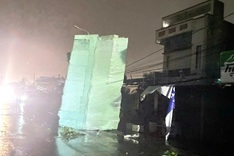 Sudden midnight whirlwind damages dozens of homes in Danang