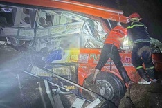At least five killed as landslide hit passenger bus in Khanh Hoa