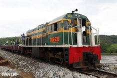 North-South trains halted as heavy rain floods tracks in Khanh Hoa
