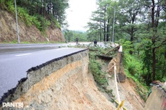 Landslides at Dak Lak pass kills two and traps thousands of vehicles
