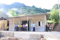 Dantri/Dtinews readers help Dien Bien poor widow rebuild home