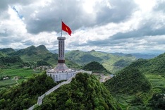 Tourist vehicles banned from Lung Cu Flag Tower during buckwheat festival