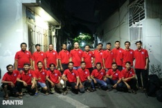 HCM City repairmen help fix damaged appliances in flood-hit areas