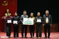 Dantri/Dtinews readers support 11 flood-hit families in Quang Tri