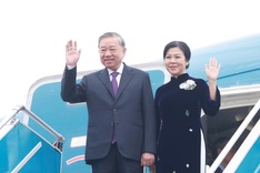 Party chief leaves Hanoi for state visit to Laos
