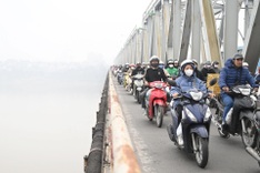 Hanoi urges residents to stay indoors amid worsening air pollution
