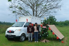 Danang couple turn old truck into mobile home for nationwide travel