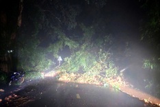 Landslides at Gia Bac Pass block Highway 28