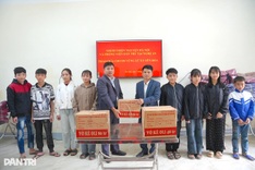 Dantri/Dtinews readers continue support for flood-hit students in Nghe An