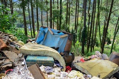 Waste piles up on scenic D’ran Pass in Lam Dong