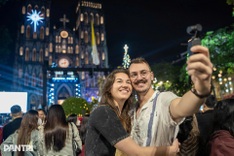 Crowds flock to Hanoi and Ho Chi Minh City churches for Christmas